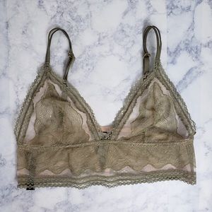 Victoria’s Secret green lace bra size large